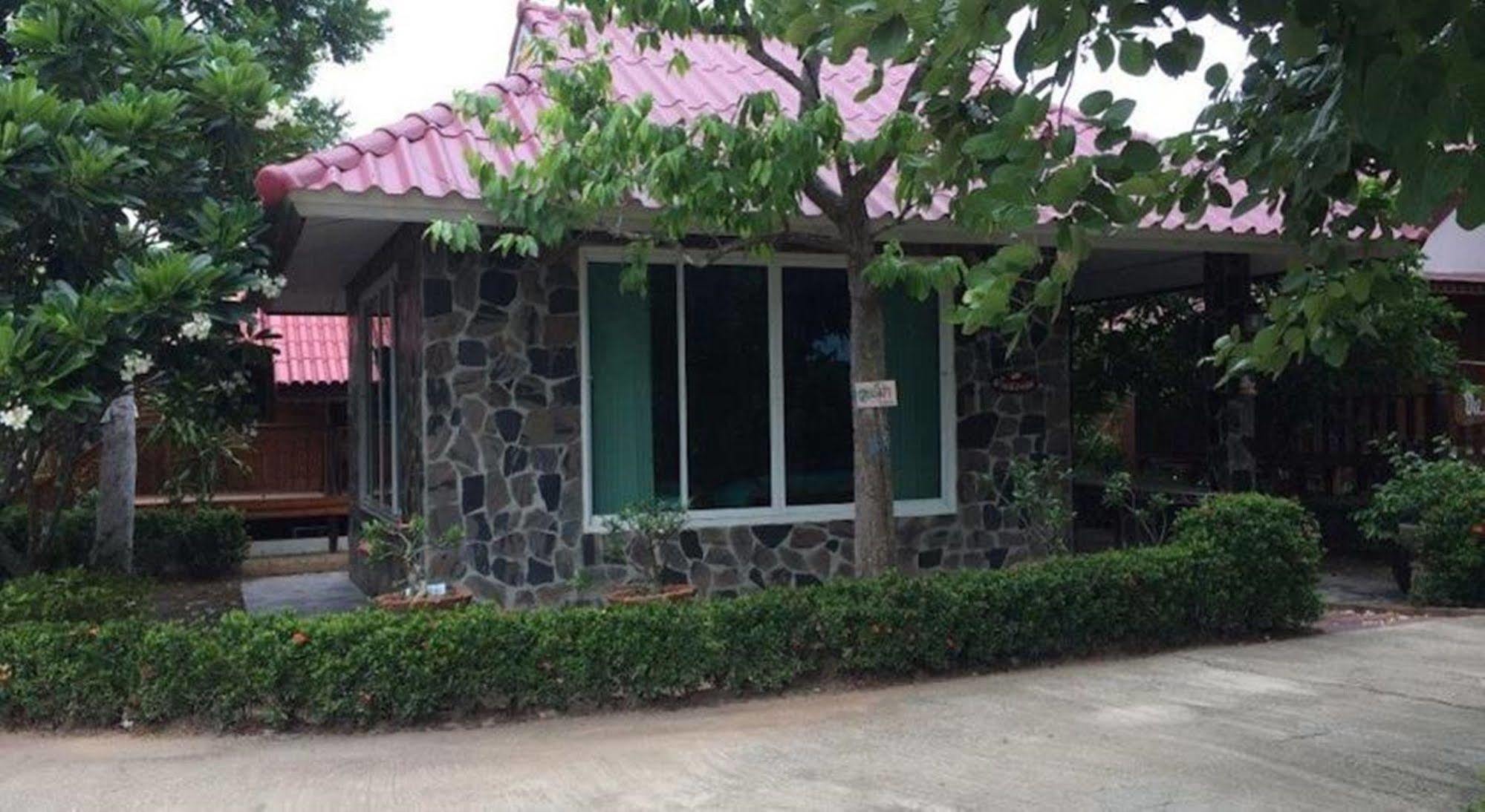 Punpisa Resort Sam Chuk 外观 照片